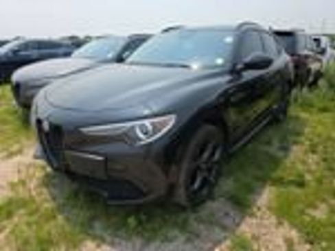 Used 2023 Alfa Romeo Stelvio Veloce AWD/4WD image 2