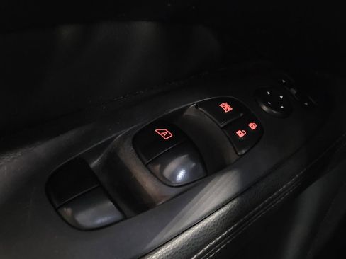 Used 2018 Nissan Pathfinder S image 27