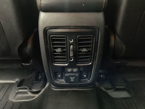 Used 2018 Dodge Durango R/T w/ Technology Group image 24