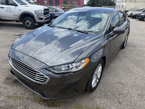 Used 2020 Ford Fusion SE FWD image 2