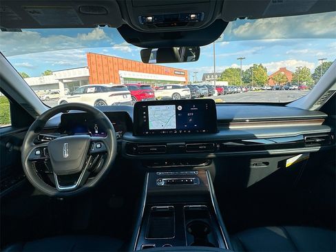 Used 2025 Lincoln Aviator Reserve w/ Illumination Package image 3