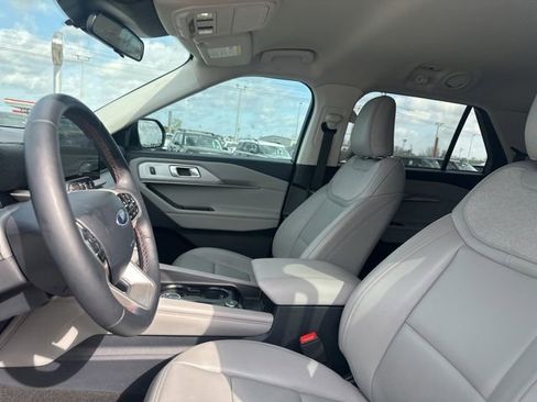 Used 2025 Ford Explorer Active w/ Active Comfort Package image 34