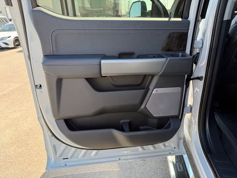 New 2026 Ford F350 4x4 Crew Cab DRW Super Duty image 13