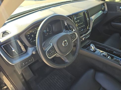 Used 2019 Volvo XC60 T8 Momentum w/ Premium Package image 19