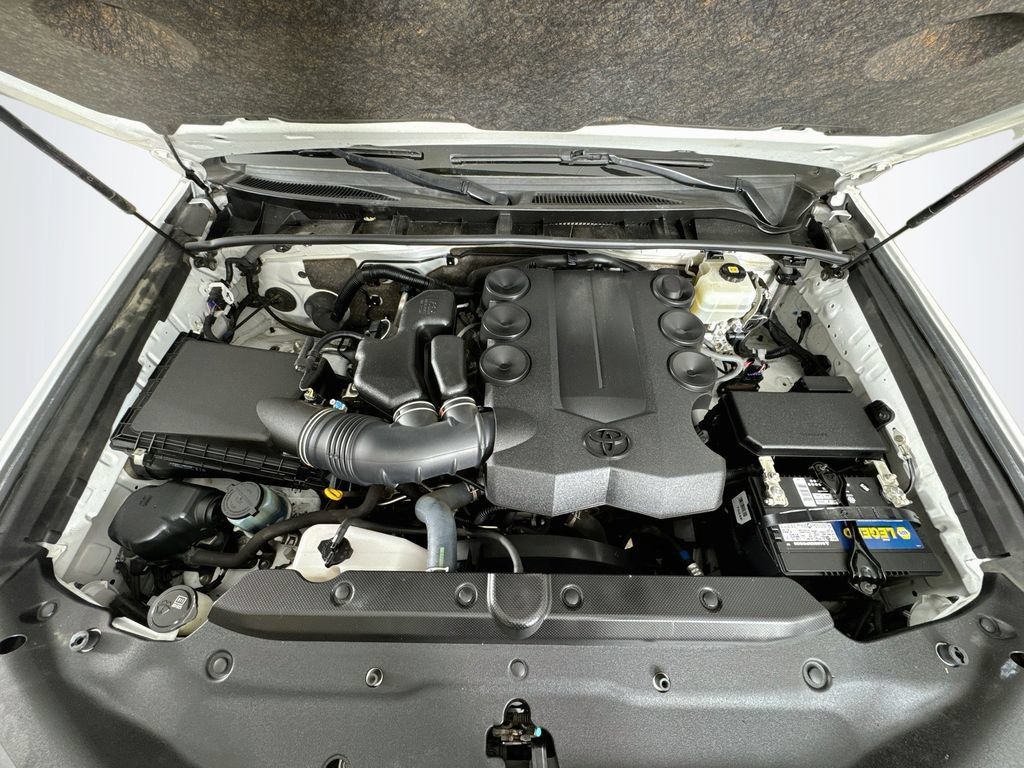Used 2019 Toyota 4Runner SR5 AWD/4WD image 25