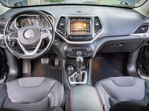 Used 2018 Jeep Cherokee Trailhawk w/ Cold Weather Group image 28