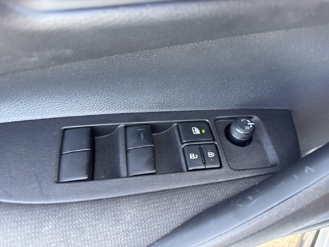 Used 2026 Toyota Corolla SE w/ SE Package FWD image 17