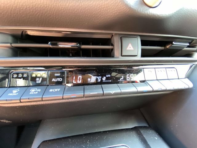 Used 2025 Toyota Crown Signia AWD/4WD image 18