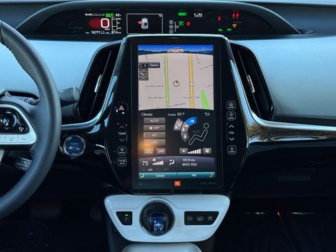 Used 2017 Toyota Prius Prime Advanced image 21