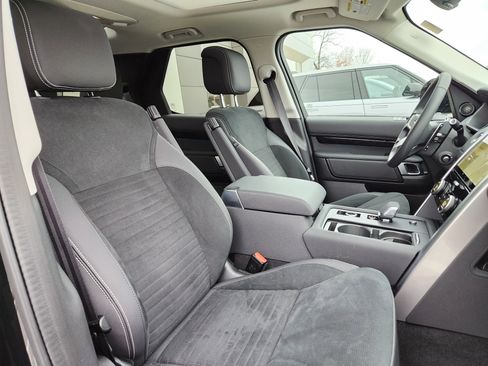 Certified 2024 Land Rover Discovery S image 16