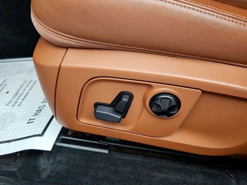 Used 2017 Maserati Levante image 12