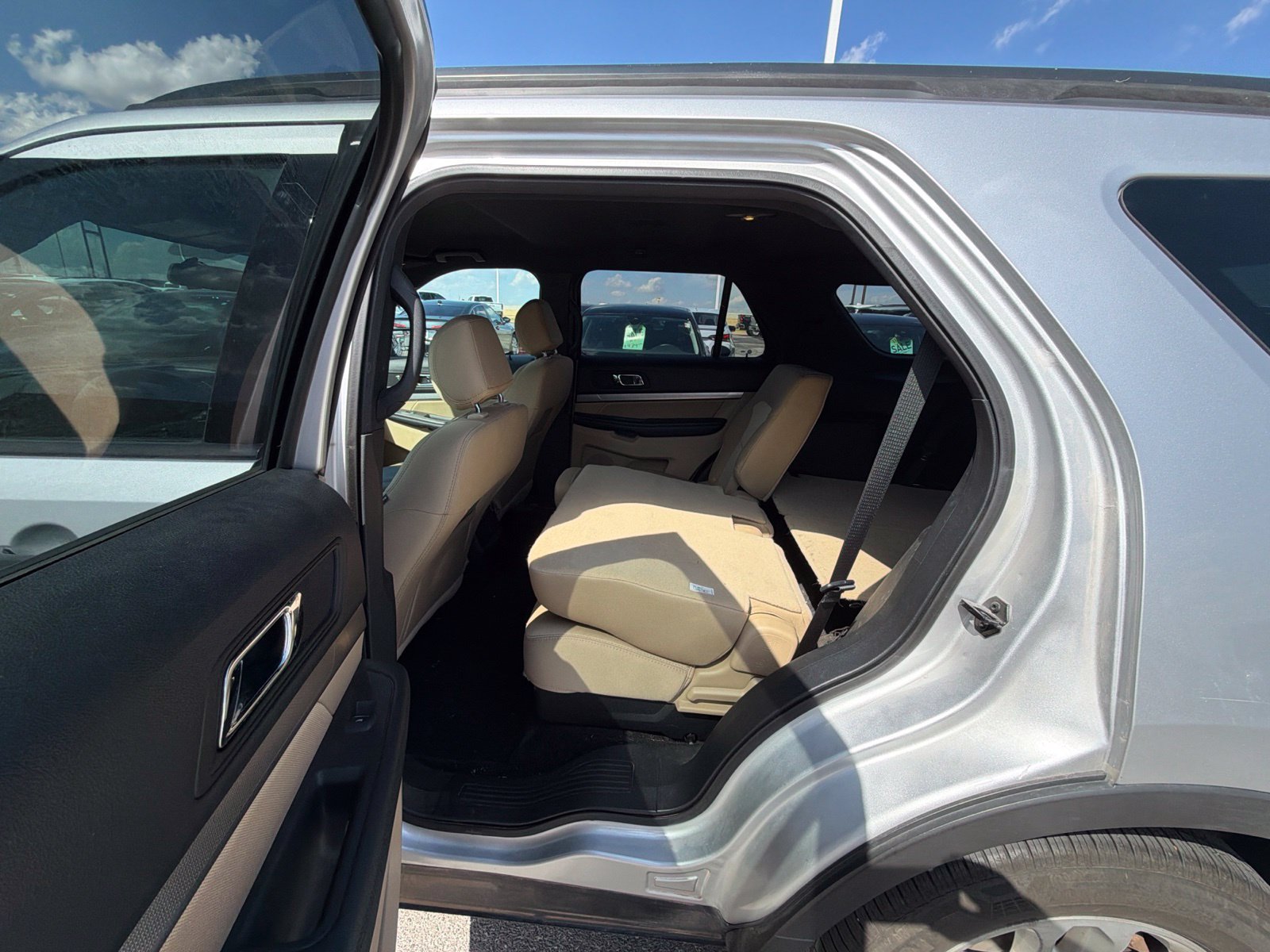Used 2017 Ford Explorer FWD image 5