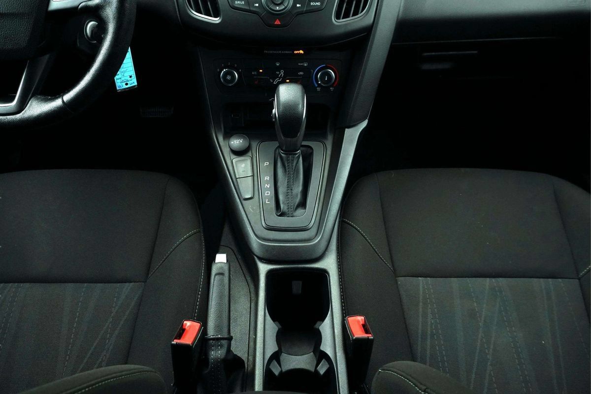 Used 2018 Ford Focus SE w/ Cold Weather Package FWD image 20