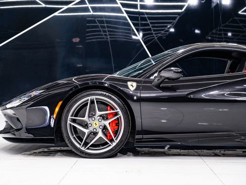 Used 2022 Ferrari F8 Tributo RWD image 12