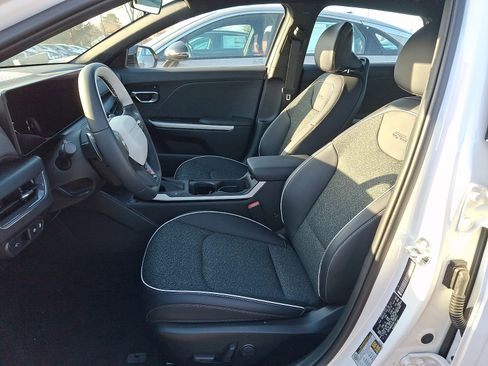 New 2025 Kia K4 GT-Line image 9
