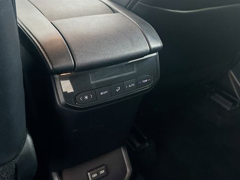 Used 2024 Toyota Highlander XLE image 28