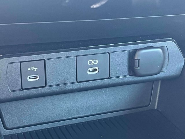 Used 2026 Toyota Prius Plug-In Hybrid FWD image 29