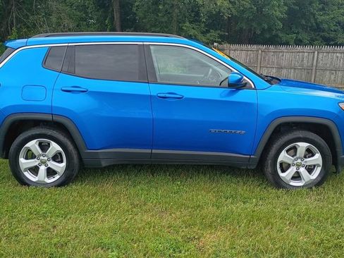 Used 2019 Jeep Compass Latitude w/ Cold Weather Group AWD/4WD image 8