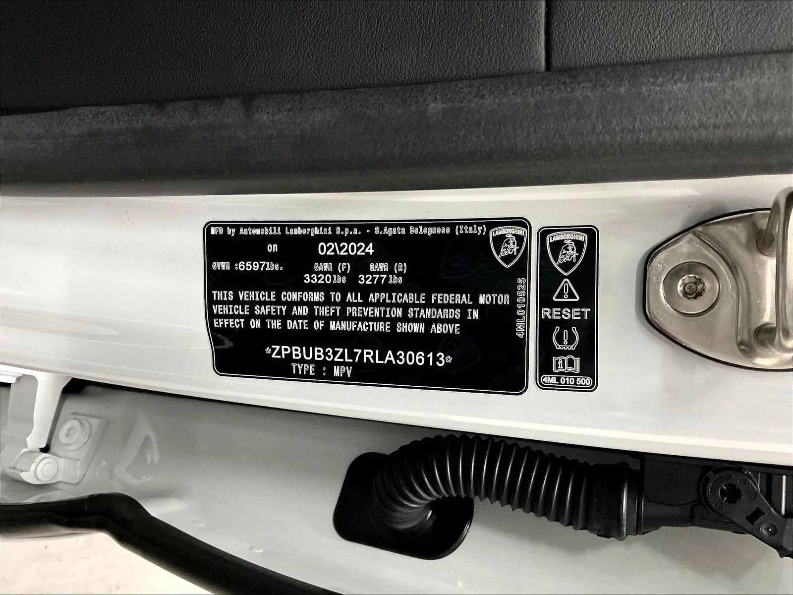 Used 2024 Lamborghini Urus S AWD/4WD image 32