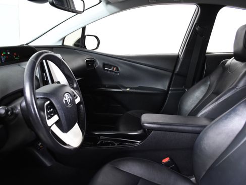 Used 2017 Toyota Prius Prime Advanced image 19