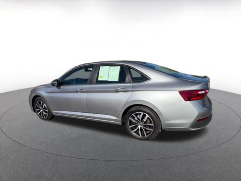 Used 2025 Volkswagen Jetta SE image 10