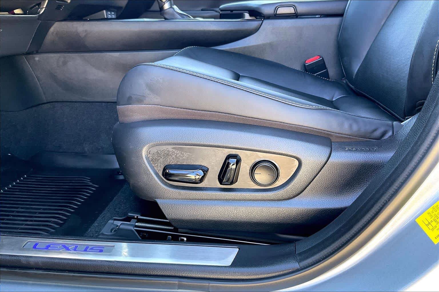 Used 2023 Lexus UX 250h FWD w/ Accessory Package (Z2) image 30