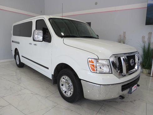 Used 2017 Nissan NV 3500 SV w/ SV Technology Package image 2