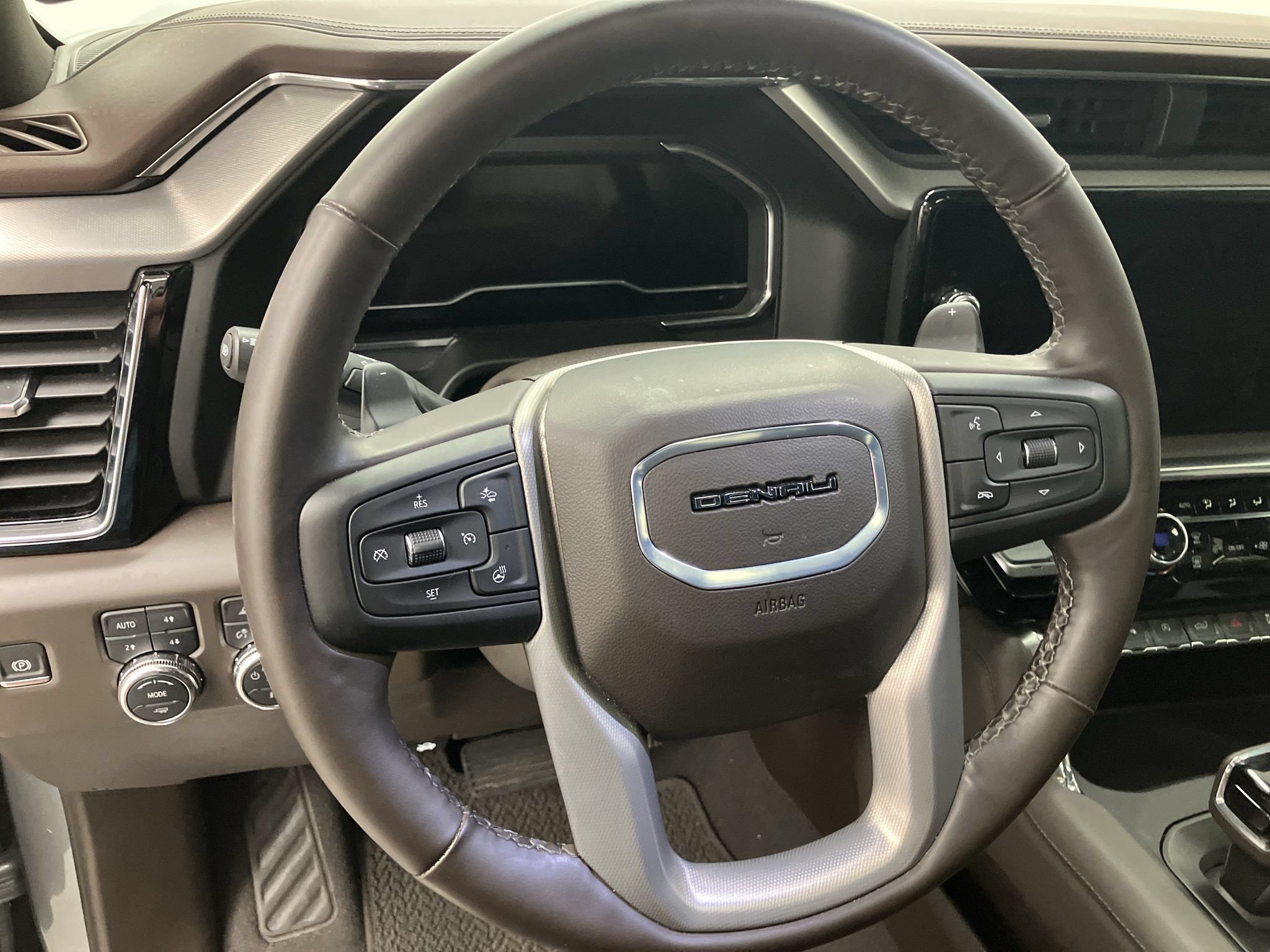 Used 2025 GMC Sierra 1500 Denali w/ Denali Reserve Package AWD/4WD image 11