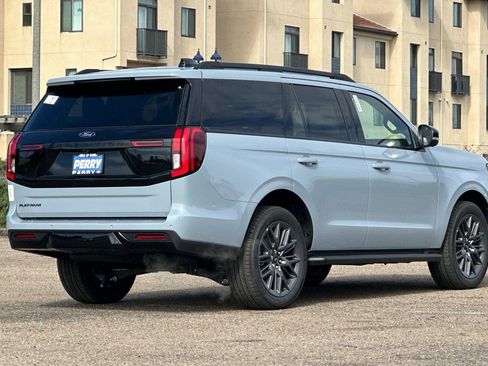 New 2026 Ford Expedition Platinum image 4