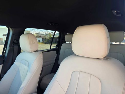 Used 2025 Mercedes-Benz GLB 250 4MATIC image 23