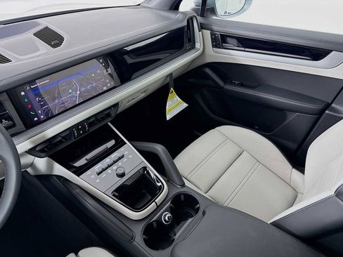 New 2026 Porsche Cayenne image 25