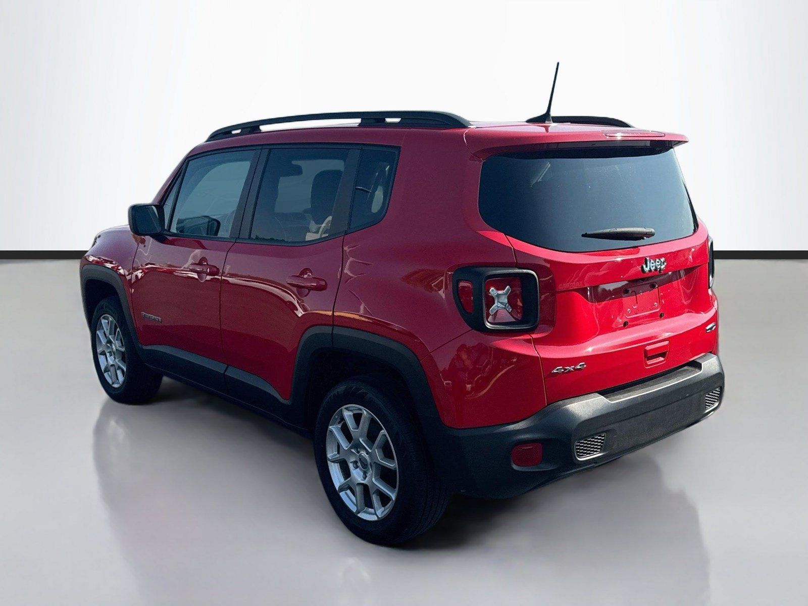 Used 2022 Jeep Renegade Latitude w/ Convenience Group AWD/4WD image 5