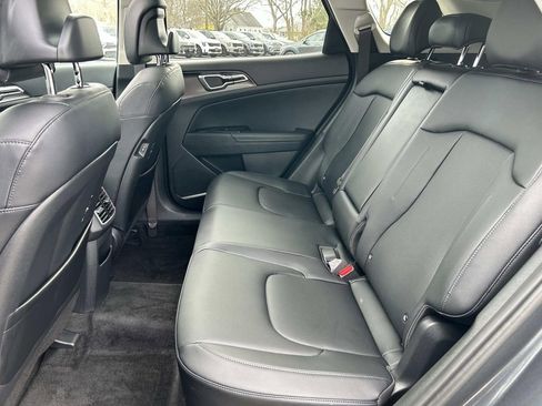 Certified 2025 Kia Sportage EX w/ EX Premium Package AWD/4WD image 8