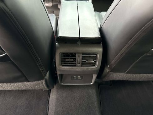 Used 2022 Nissan Rogue SV w/ SV Premium Package image 18