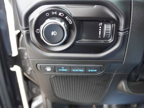 Certified 2025 Jeep Wrangler Unlimited Sahara w/ Safety Group image 24