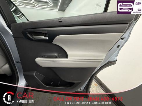 Used 2021 Toyota Highlander XLE image 57