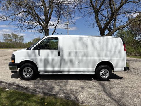 Used 2024 GMC Savana 2500 w/ Driver Convenience Package RWD image 2