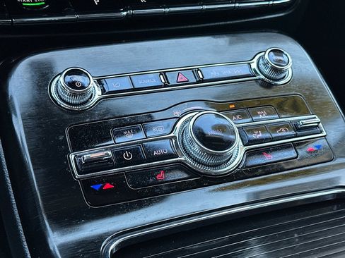 Used 2022 Lincoln Nautilus FWD w/ Premium Package image 20