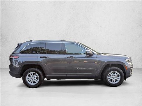 Used 2023 Jeep Grand Cherokee Laredo w/ Luxury Tech Group I AWD/4WD image 4