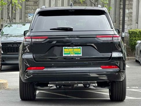 New 2026 Jeep Grand Cherokee Summit w/ Obsidian Package image 5