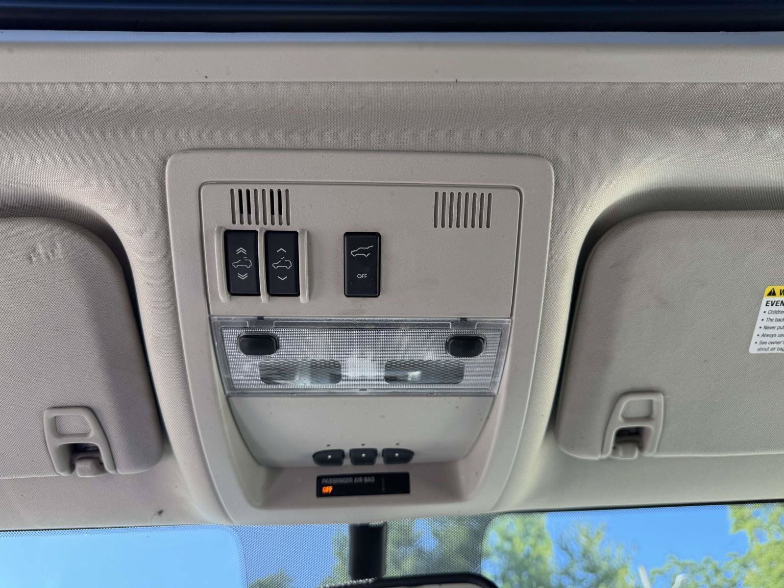 Used 2011 Cadillac Escalade ESV Luxury AWD/4WD image 29