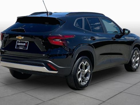Used 2025 Chevrolet Trax LT FWD image 13