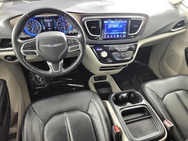 Used 2017 Chrysler Pacifica Touring-L FWD image 31
