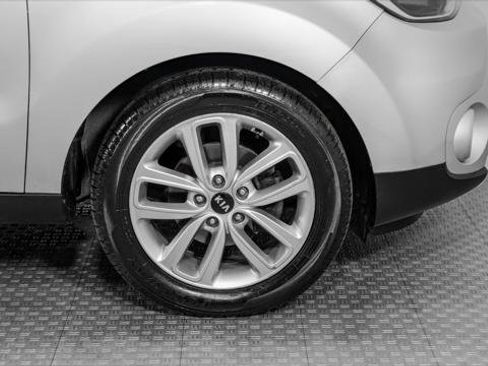 Used 2018 Kia Soul + FWD image 34