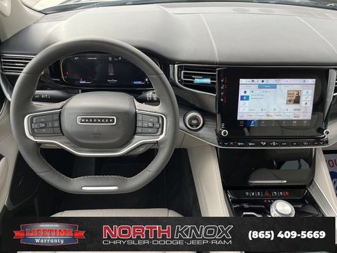 Used 2023 Jeep Wagoneer L Series II w/ Premium Group I image 13