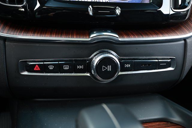 Used 2023 Volvo XC60 B5 Plus FWD image 17