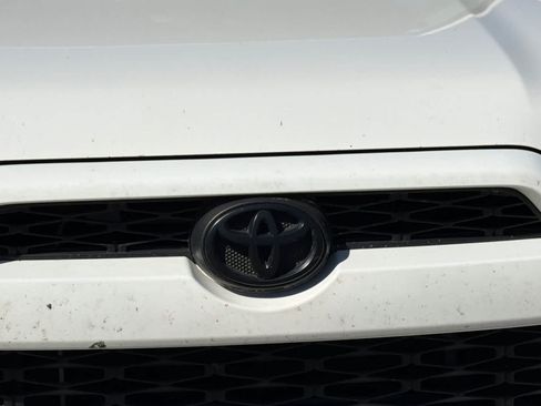 Used 2019 Toyota 4Runner SR5 AWD/4WD image 10