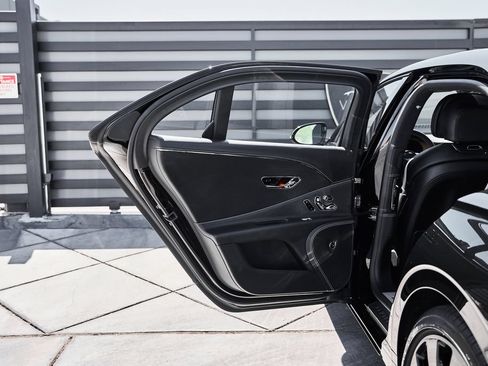 Used 2024 Bentley Flying Spur V8 AWD/4WD image 27