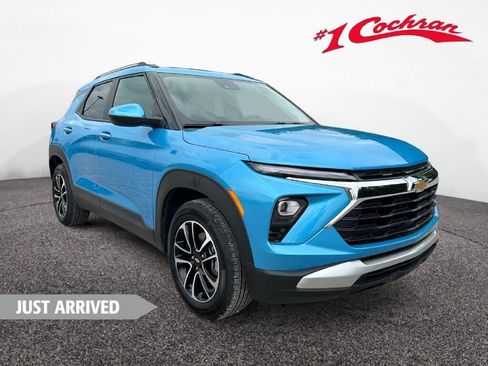 Certified 2025 Chevrolet TrailBlazer LT w/ LT Cold Weather Package FWD image 1