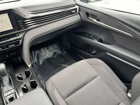 Used 2025 Toyota Camry LE image 32